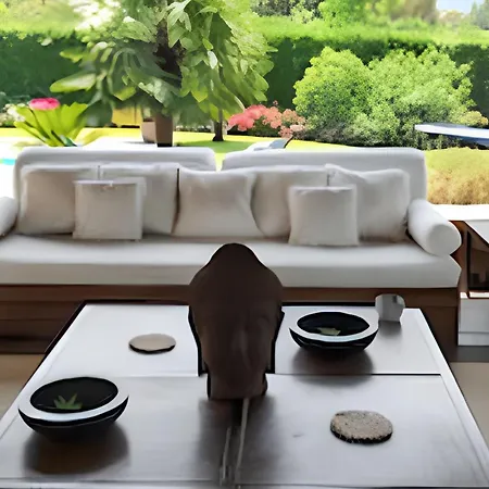 Holiday home Maison D'exception A Arbonne, Piscine Privee Saisonniere.