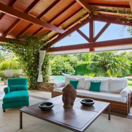 Dom wakacyjny Maison D'exception A Arbonne, Piscine Privee Saisonniere. *