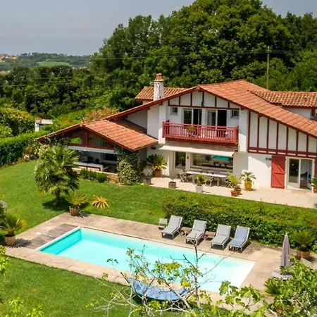 Dom wakacyjny Maison D'exception A Arbonne, Piscine Privee Saisonniere. Arbonne