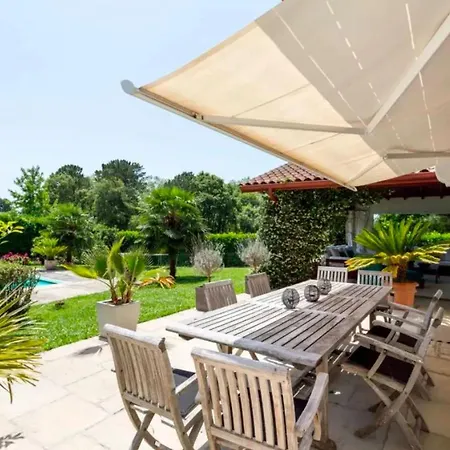 Maison D'exception A Arbonne, Piscine Privee Saisonniere. *