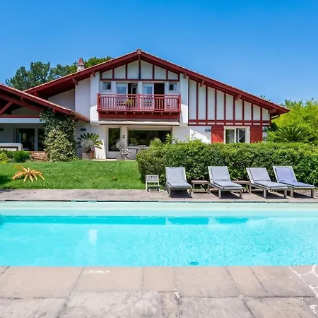 Maison D'exception A Arbonne, Piscine Privee Saisonniere. *