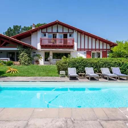 Maison D'exception A Arbonne, Piscine Privee Saisonniere. *