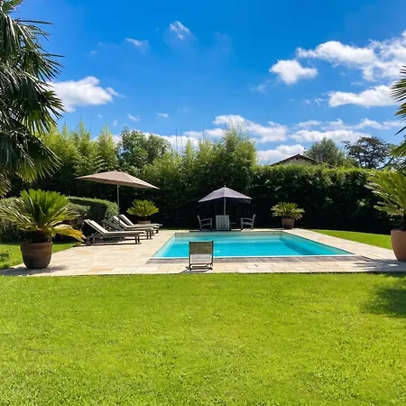 Dom wakacyjny Maison D'exception A Arbonne, Piscine Privee Saisonniere. *