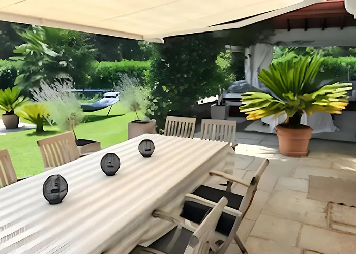 Maison D'exception à Arbonne, Piscine Privée Saisonnière. *